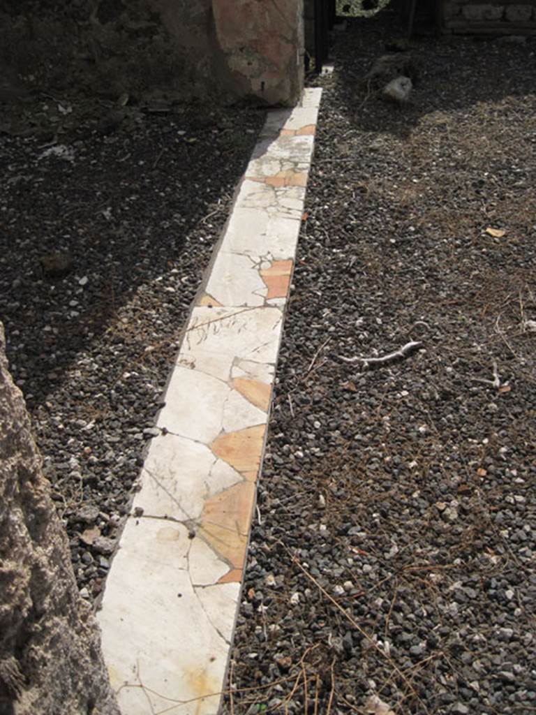 I.3.3 Pompeii. September 2010. Looking south along threshold between tablinum on left, and atrium on right. Photo courtesy of Drew Baker.
