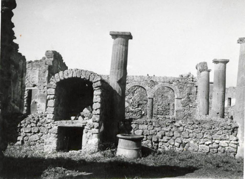I.3.8b Pompeii. 1935 photograph taken by Tatiana Warscher, taken from the east. 
See Warscher, T, 1935: Codex Topographicus Pompejanus, Regio I, 3: (no.16a), Rome, DAIR, whose copyright it remains.  
According to Warscher, 
�This house was not without interest. The tufa Doric columns of the peristyle had been joined � later � by a wall between them. The west side of the portico consisted of brick columns surmounted by arches. Above these arches was a walkway. The north wall ended in a vault.�
