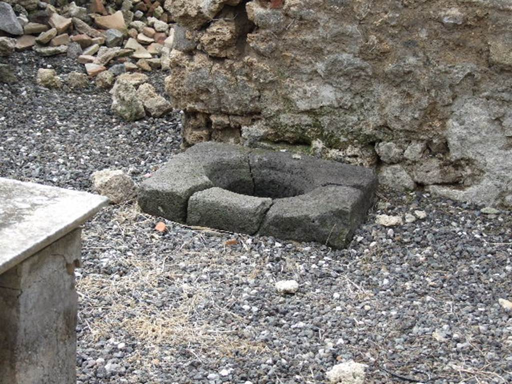 I.3.24 Pompeii. December 2006. Cistern mouth in atrium.