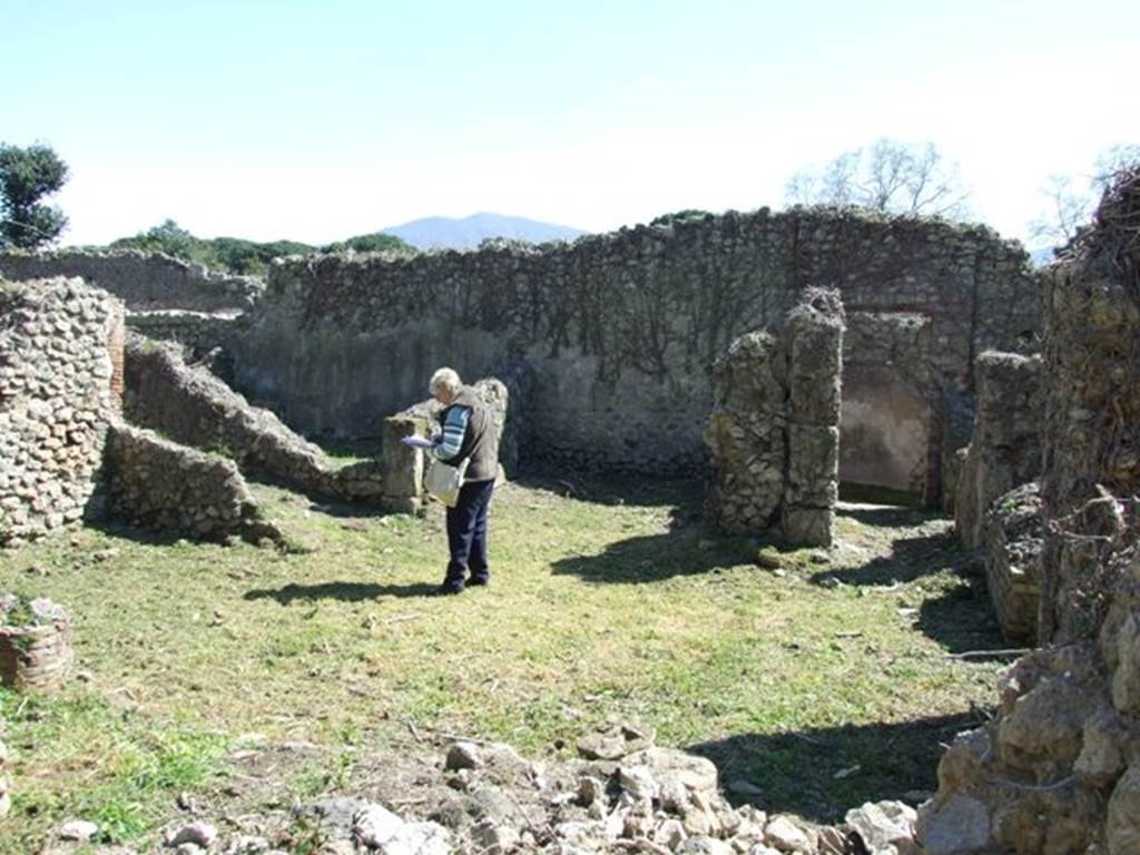 I.3.30 Pompeii. March 2009. Looking south across peristyle garden, to room 10, oecus, and entrance corridor, on right.
On one of the columns in the peristyle was found the graffiti - 
Tu, pupa, sic valeas,
          sic habeas
Venere Pompeianam
           propytia ............   (CIL IV 4007)
May you always be in good health, my girl, and may Pompeian Venus always be well disposed to you.
See Varone, A., 2002. Erotica Pompeiana: Love Inscriptions on the Walls of Pompeii, Rome: L�erma di Bretschneider. (p.24)
See Cooley, A. and M.G.L., 2004. Pompeii : A Sourcebook. London : Routledge. (p.90)

According to Epigraphik-Datenbank Clauss/Slaby (See www.manfredclauss.de), CIL IV 4007 read �
Tu pupa sic valeas
sic habeas
Venere Pompeianum
prop<i=>tia(m)
Munn
VV
