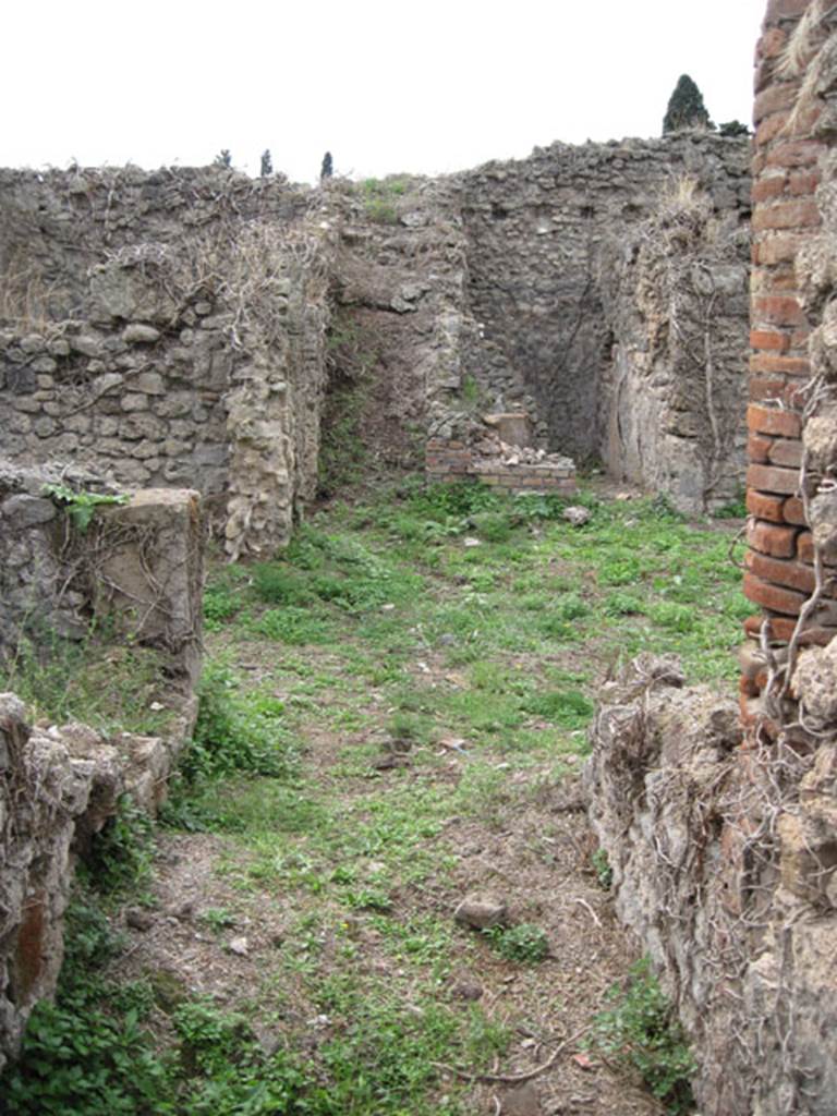 I.3.30 Pompeii. September 2010. Room 9, looking west from corridor towards peristyle.
Photo courtesy of Drew Baker.