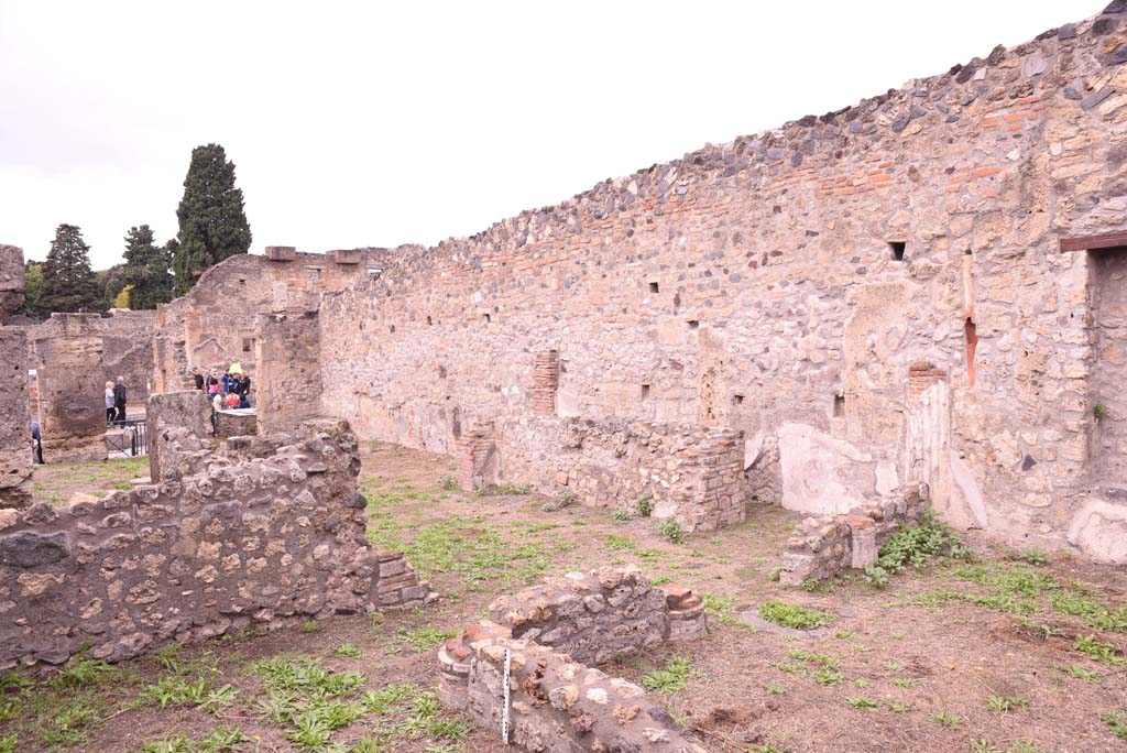 I.4.2 Pompeii. October 2019. Looking north-west from garden portico, towards tablinum, in centre.
Foto Tobias Busen, ERC Grant 681269 D�COR.
