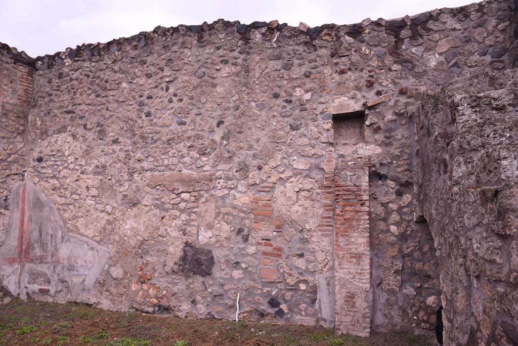 I.4.2 Pompeii. October 2019. East wall of triclinium, and stairs to upper floor, on right.
Foto Tobias Busen, ERC Grant 681269 D�COR.
