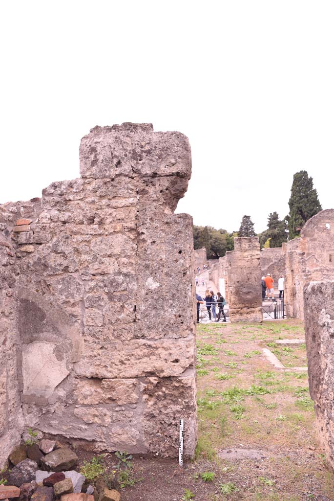 I.4.2 Pompeii. October 2019. West wall of cubiculum or oecus, with doorway to atrium.
Foto Tobias Busen, ERC Grant 681269 D�COR.

