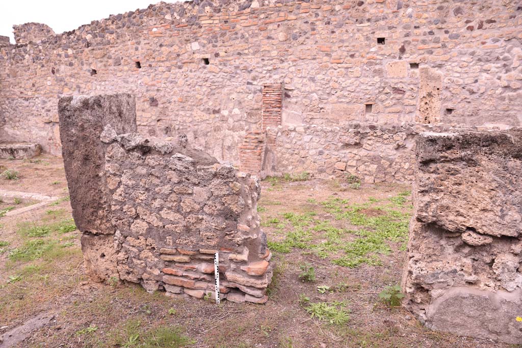 I.4.2 Pompeii. October 2019. North wall of cubiculum or oecus, with doorway into atrium, on left, and tablinum, in centre.
Foto Tobias Busen, ERC Grant 681269 D�COR.
