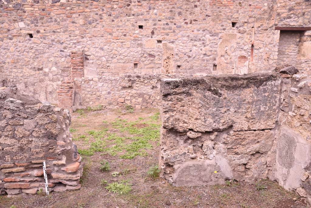 I.4.2 Pompeii. October 2019. North wall of cubiculum or oecus, with doorway into tablinum.
Foto Tobias Busen, ERC Grant 681269 D�COR.

