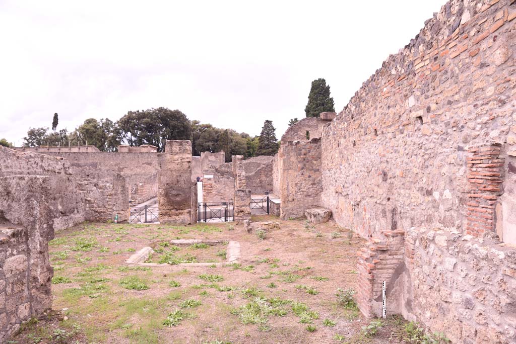 I.4.2 Pompeii. October 2019. Looking west from tablinum across atrium.
Foto Tobias Busen, ERC Grant 681269 D�COR.
