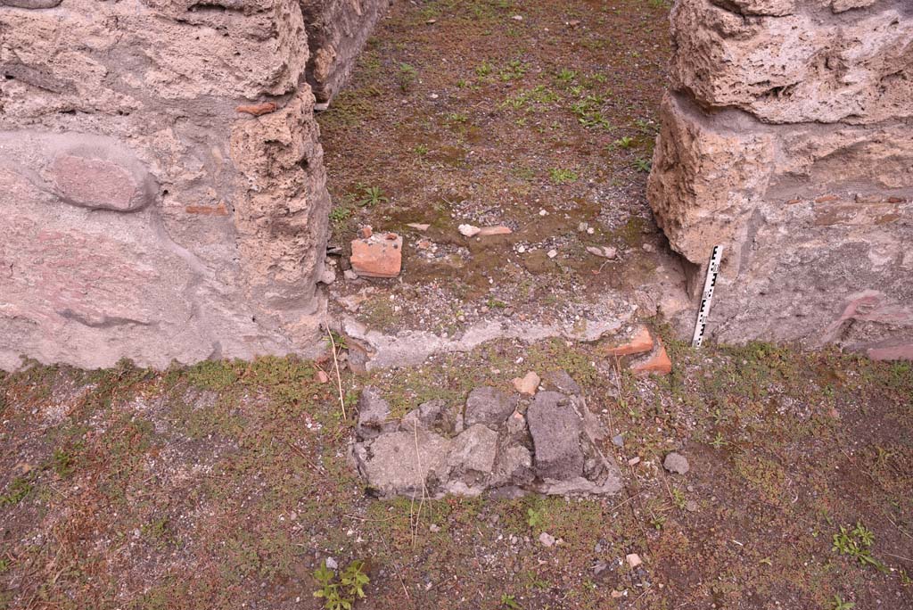 I.4.4 Pompeii. October 2019. Detail of threshold/step into rear room.
Foto Tobias Busen, ERC Grant 681269 D�COR.
