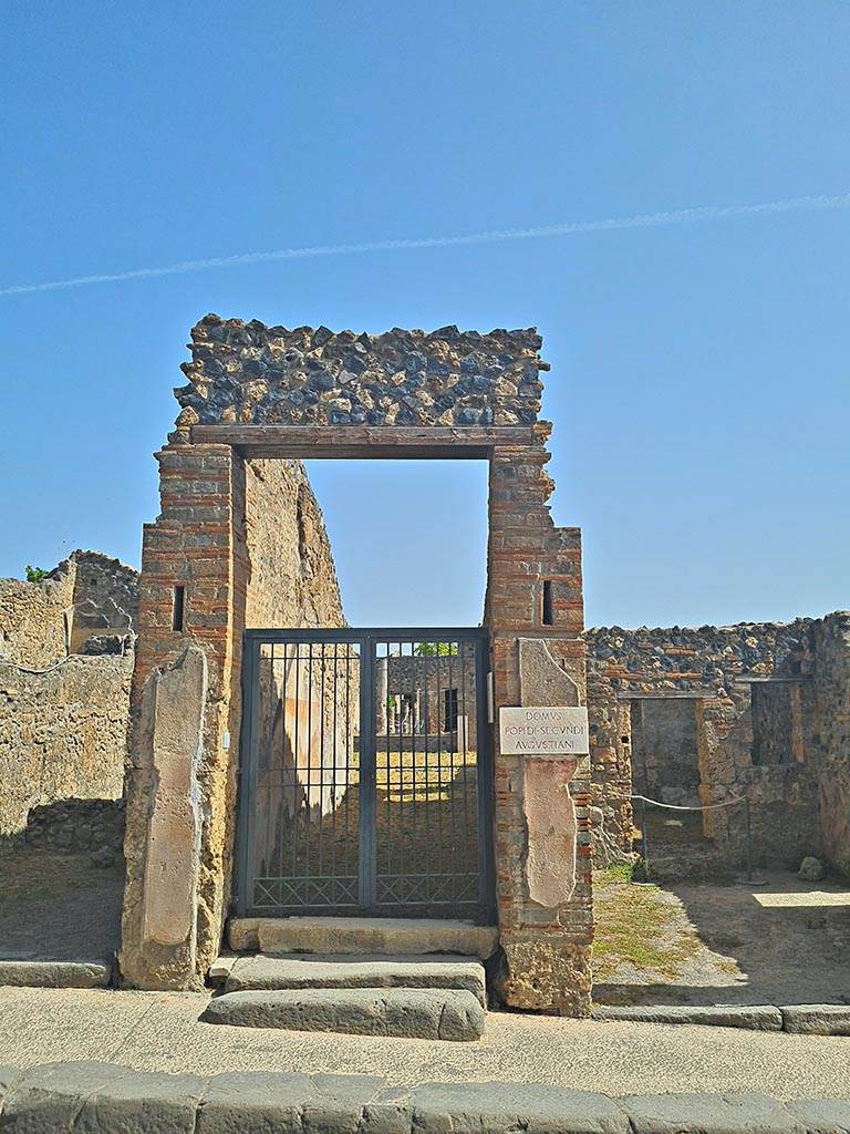 I.4.5 Pompeii. September 2024. 
Looking east towards entrance doorway. Photo courtesy of Giuseppe Ciaramella.

