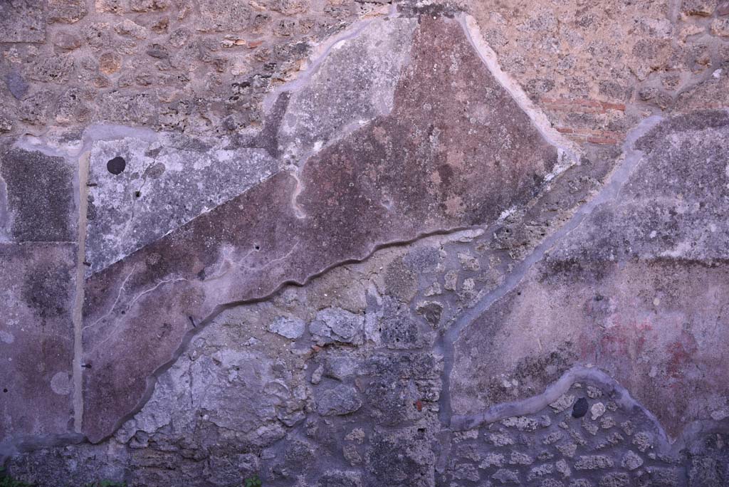 I.4.6 Pompeii. October 2019. Detail from south wall of shop-room, and line of stairs in plasterwork.
Foto Tobias Busen, ERC Grant 681269 D�COR.

