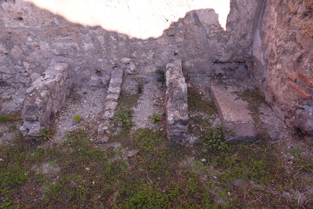 I.4.7 Pompeii. October 2019. Detail of masonry fullonica stalls against north wall of shop-room.
Foto Tobias Busen, ERC Grant 681269 D�COR.

