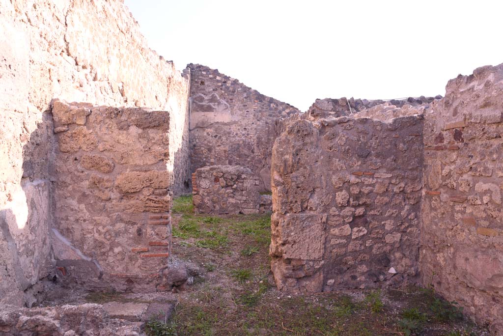 I.4.7 Pompeii. October 2019. Looking east towards doorway to rear rooms, a �middle� room, and a triclinium.
Foto Tobias Busen, ERC Grant 681269 D�COR.


