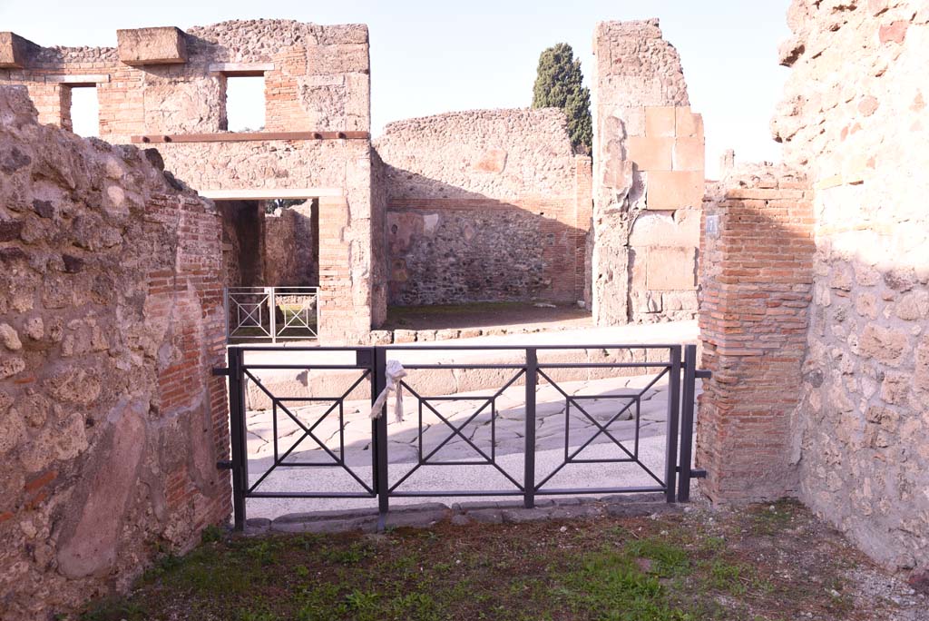 I.4.7 Pompeii. October 2019. Looking west towards entrance doorway onto Via Stabiana.
Foto Tobias Busen, ERC Grant 681269 D�COR.

