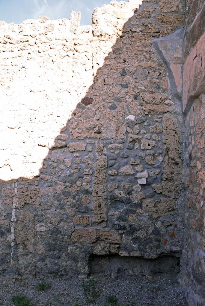 I.4.7 Pompeii. October 2019. North wall of triclinium in north-east corner, with recess.
Foto Tobias Busen, ERC Grant 681269 D�COR.
