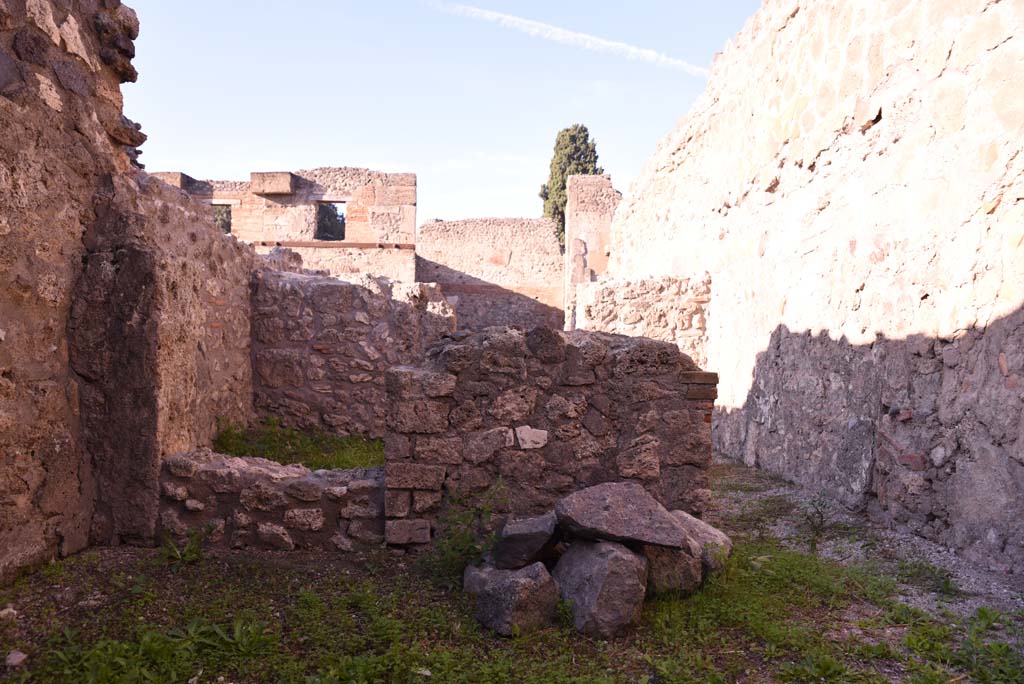 I.4.7 Pompeii. October 2019. Looking towards west wall of triclinium, with window and doorway, or two doorways.
Foto Tobias Busen, ERC Grant 681269 D�COR.

