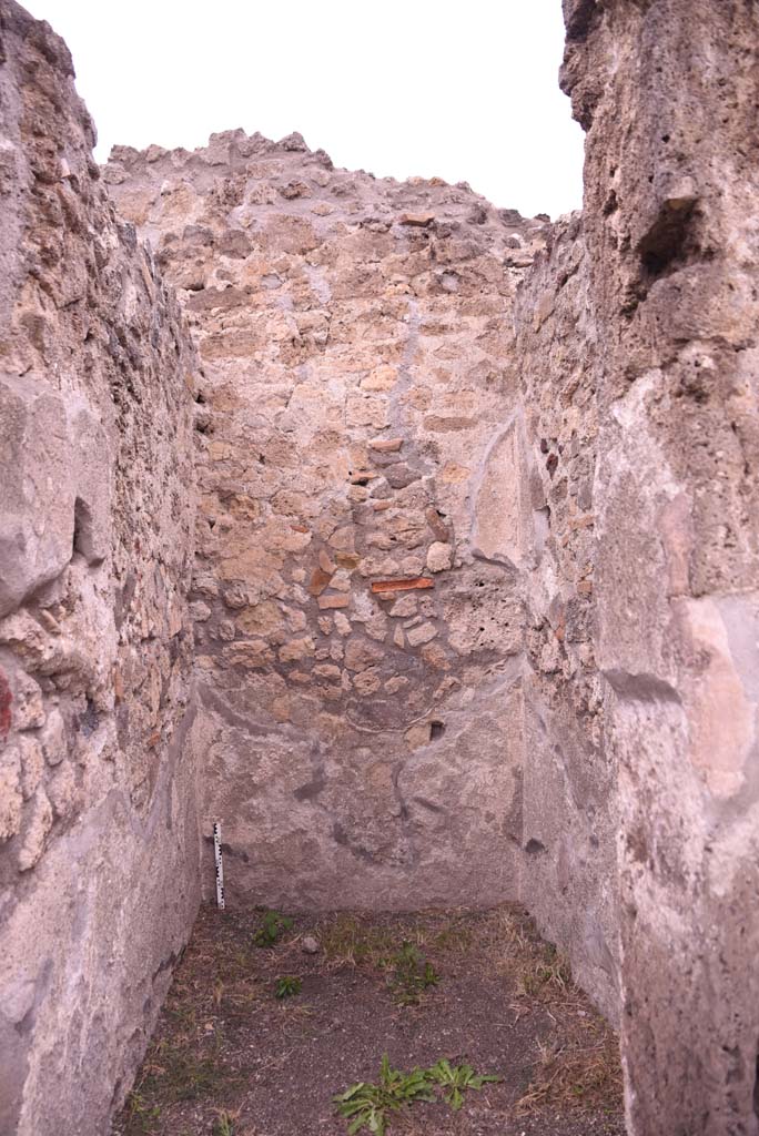 I.4.9 Pompeii. October 2019. Cubiculum d, looking north through doorway.
Foto Tobias Busen, ERC Grant 681269 D�COR.

