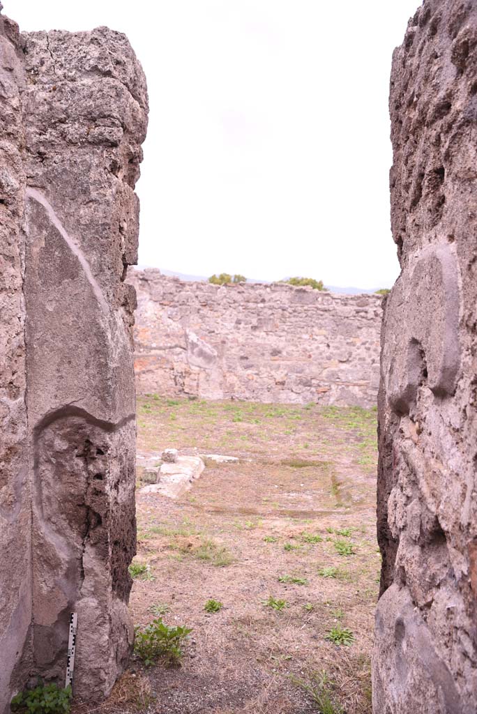 I.4.9 Pompeii. October 2019. Cubiculum d, looking south through doorway.
Foto Tobias Busen, ERC Grant 681269 D�COR.
