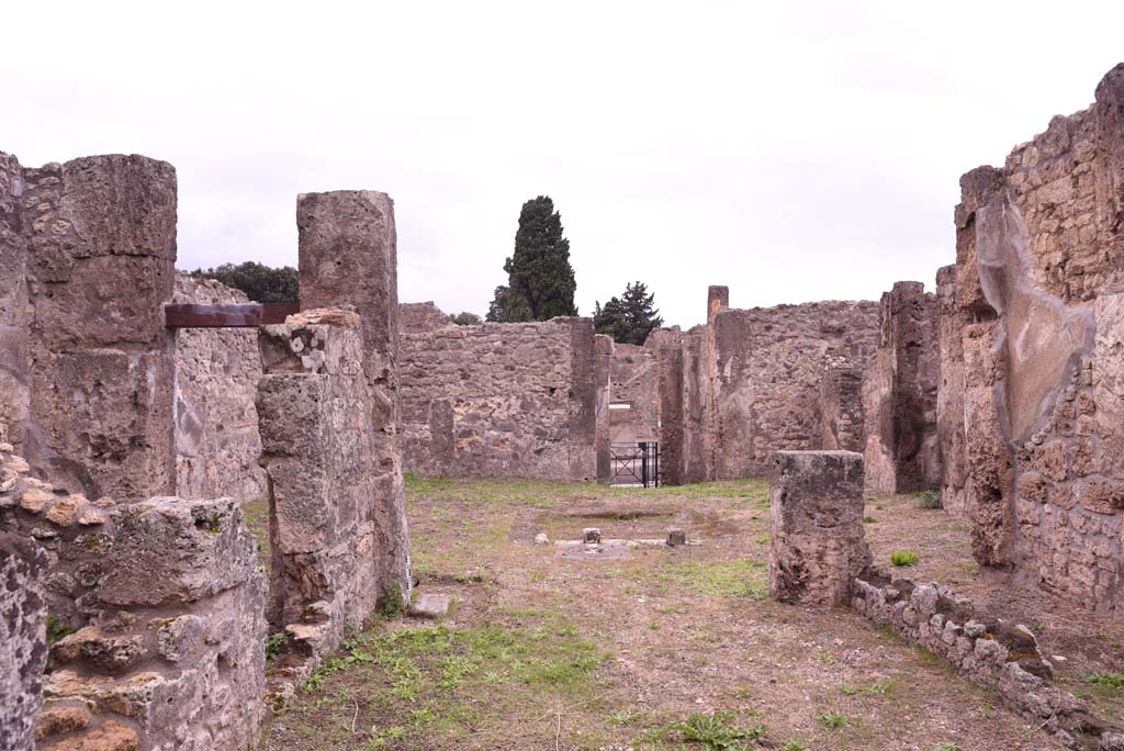 I.4.9 Pompeii. October 2019. Tablinum h, looking west towards atrium and entrance doorway.
Foto Tobias Busen, ERC Grant 681269 D�COR.
