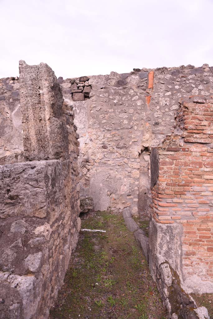 I.4.9 Pompeii. October 2019. Corridor i, looking towards east end of corridor, from atrium.
Foto Tobias Busen, ERC Grant 681269 D�COR.
