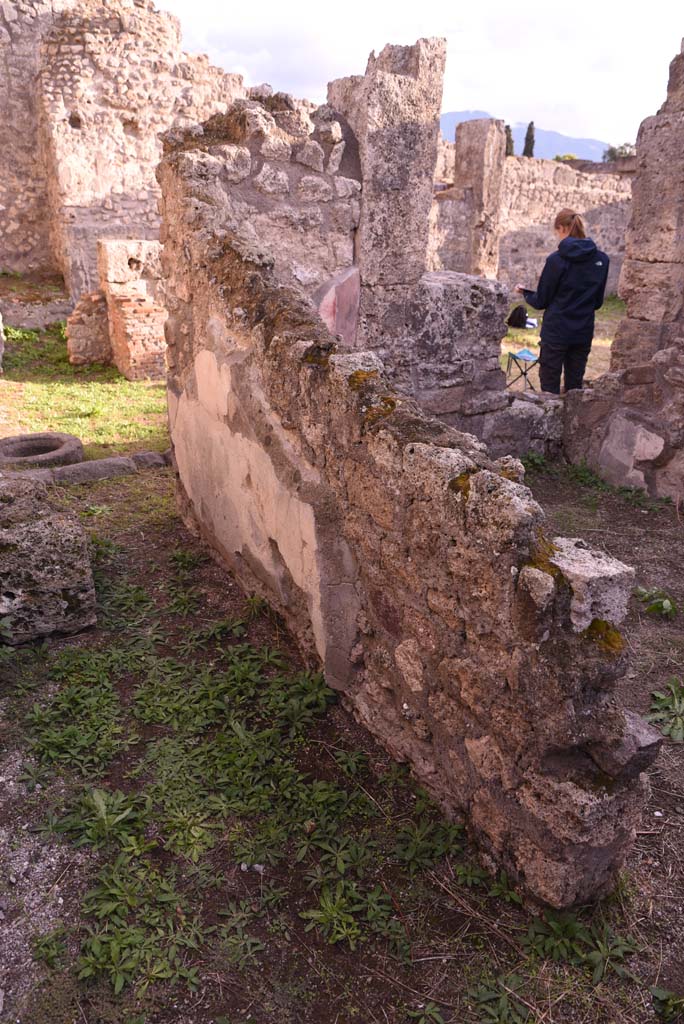 I.4.9 Pompeii. October 2019. Room k, west wall, with doorway to room l (L), on right.
Foto Tobias Busen, ERC Grant 681269 D�COR.

