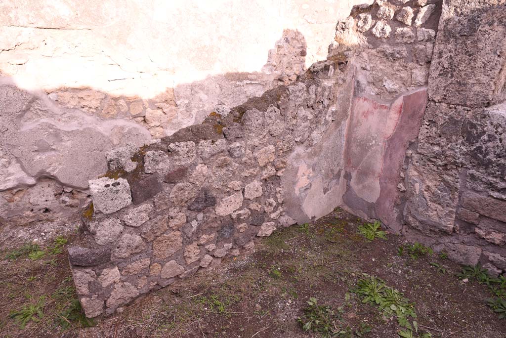 I.4.9 Pompeii. October 2019. Room I (L), east wall with doorway into room k.
Foto Tobias Busen, ERC Grant 681269 D�COR.
