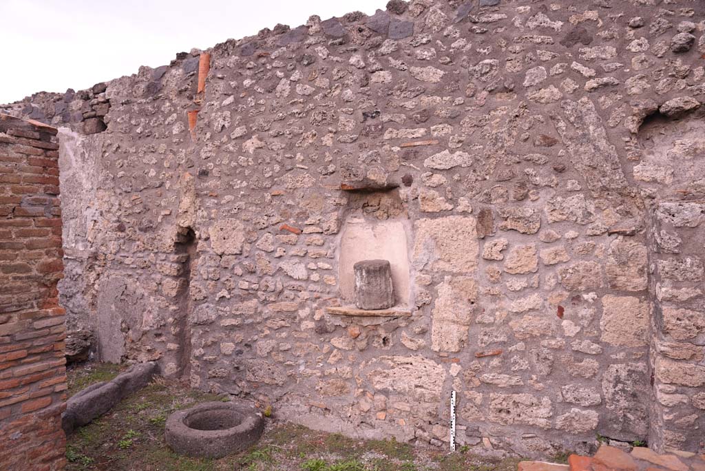 I.4.9 Pompeii. October 2019. Courtyard n, looking north-east along east wall, towards doorway into corridor i, on left.
Foto Tobias Busen, ERC Grant 681269 D�COR.
