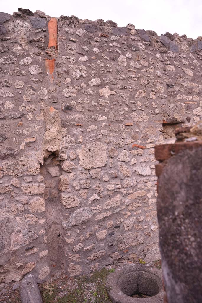 I.4.9 Pompeii. October 2019. Courtyard n, east wall at north end.
Foto Tobias Busen, ERC Grant 681269 D�COR.

