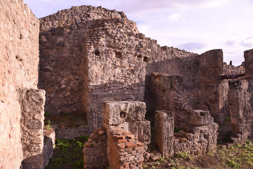 I.4.9 Pompeii. October 2019. Room o, kitchen, looking south from courtyard n, towards doorway, on left.
Foto Tobias Busen, ERC Grant 681269 D�COR.

