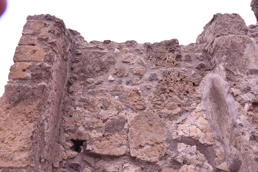 I.4.9 Pompeii. October 2019. Detail from upper area of north side of vestibule/entrance corridor, at west end.
Foto Tobias Busen, ERC Grant 681269 D�COR.
