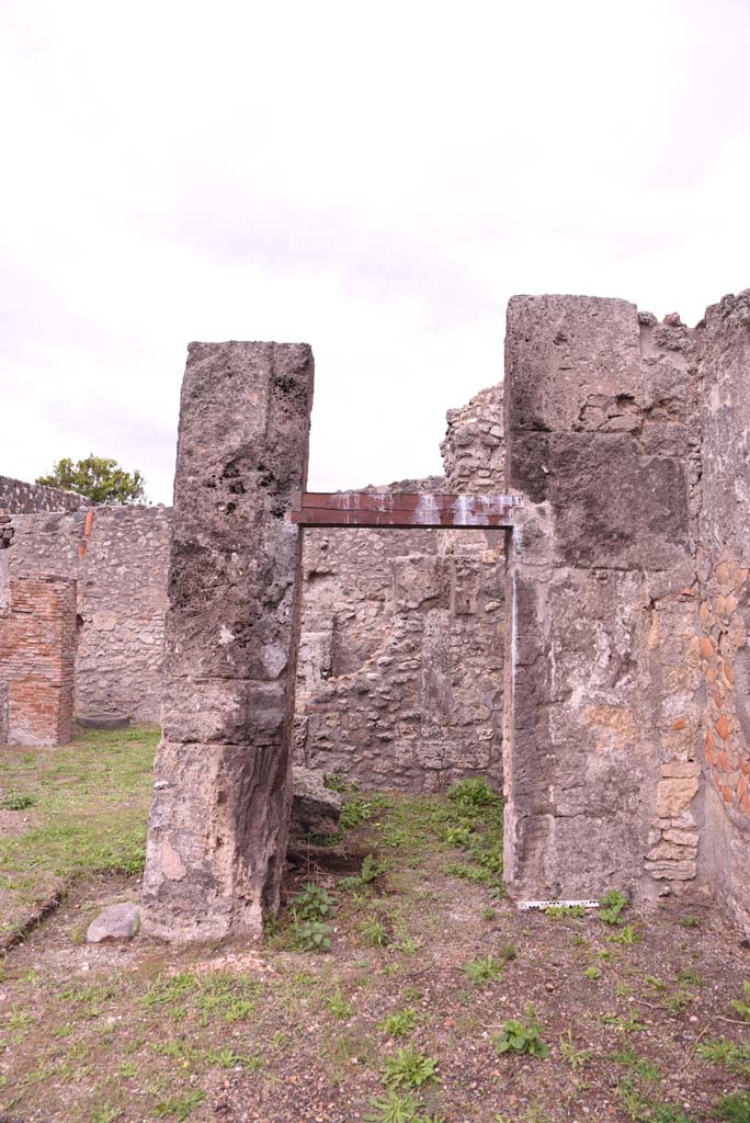 I.4.9 Pompeii. October 2019. Atrium b, south-east corner with doorway to room g.
Foto Tobias Busen, ERC Grant 681269 D�COR.
