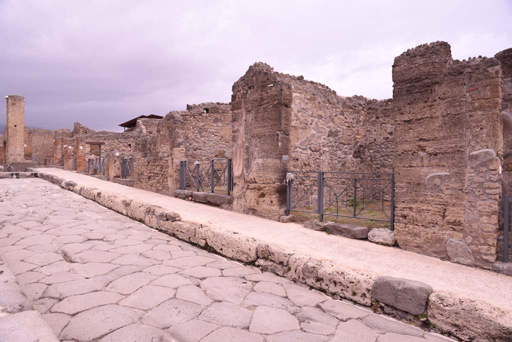I.4.10 Pompeii, on right, towards I.4.15, on left, behind fountain and water-tower. October 2019. Looking north-east on Via Stabiana.     
Foto Tobias Busen, ERC Grant 681269 D�COR.
