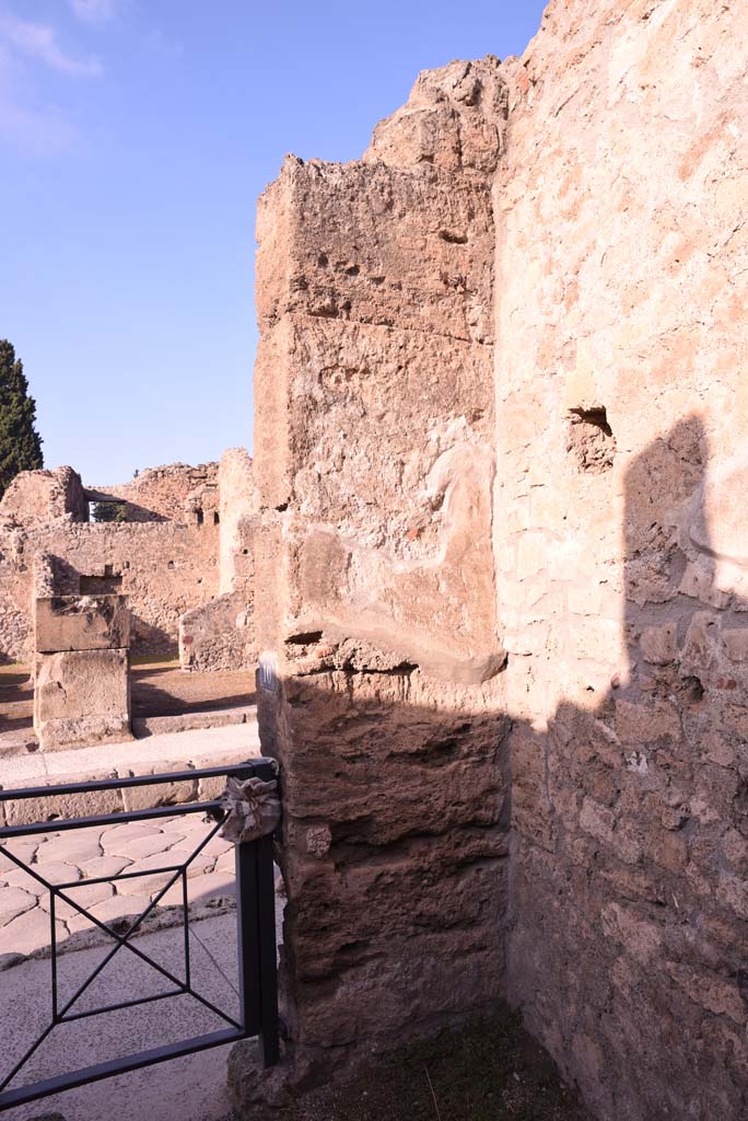 I.4.10 Pompeii. October 2019. North-west corner of shop-room. 
Foto Tobias Busen, ERC Grant 681269 D�COR.
