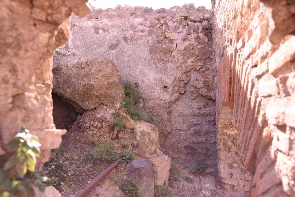 I.4.12 Pompeii. October 2019. Room b, looking west inside oven.
Foto Tobias Busen, ERC Grant 681269 D�COR.
