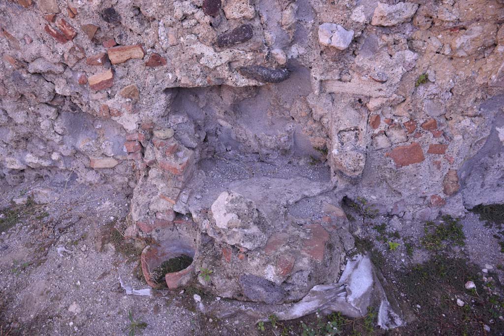I.4.12 Pompeii. October 2019. Room f, detail of feature set into east wall.
Foto Tobias Busen, ERC Grant 681269 D�COR.
