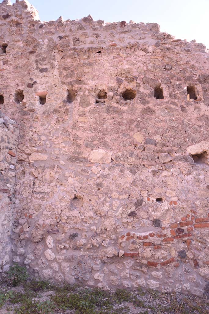 I.4.12 Pompeii. October 2019. Room f, detail from east wall at north end, with north-east corner.
Foto Tobias Busen, ERC Grant 681269 D�COR.
