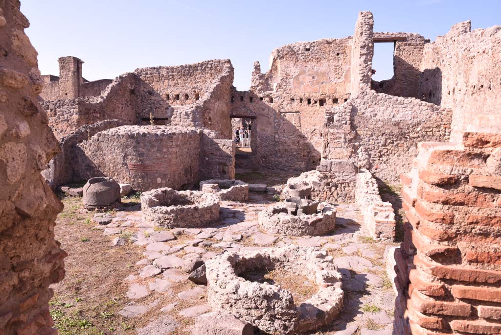 I.4.12 Pompeii. October 2019. Room b, looking north across bakery room towards doorway to h, leading into shop at I.4.17, in centre.
Foto Tobias Busen, ERC Grant 681269 D�COR.
