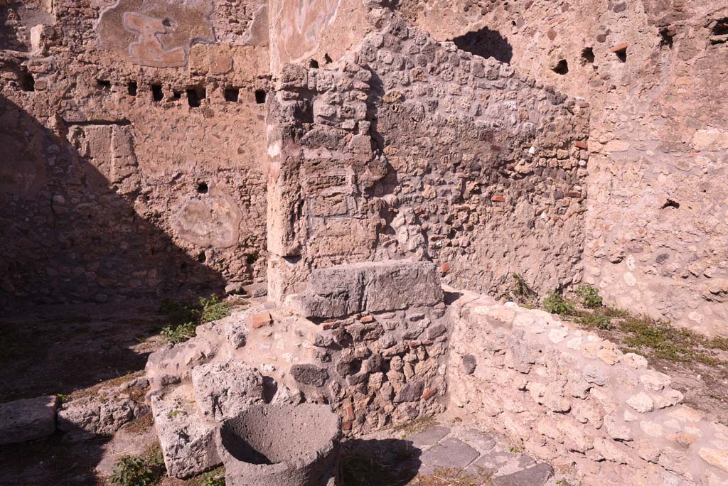 I.4.12 Pompeii. October 2019. Area g, in north-east corner of room b, with room h, on left, and room f, on right.
Foto Tobias Busen, ERC Grant 681269 D�COR.
