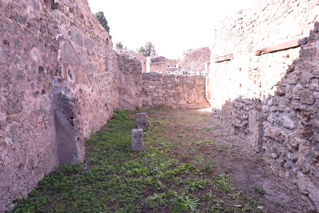 I.4.12 Pompeii. October 2019. Room d, looking west.
Foto Tobias Busen, ERC Grant 681269 D�COR.

