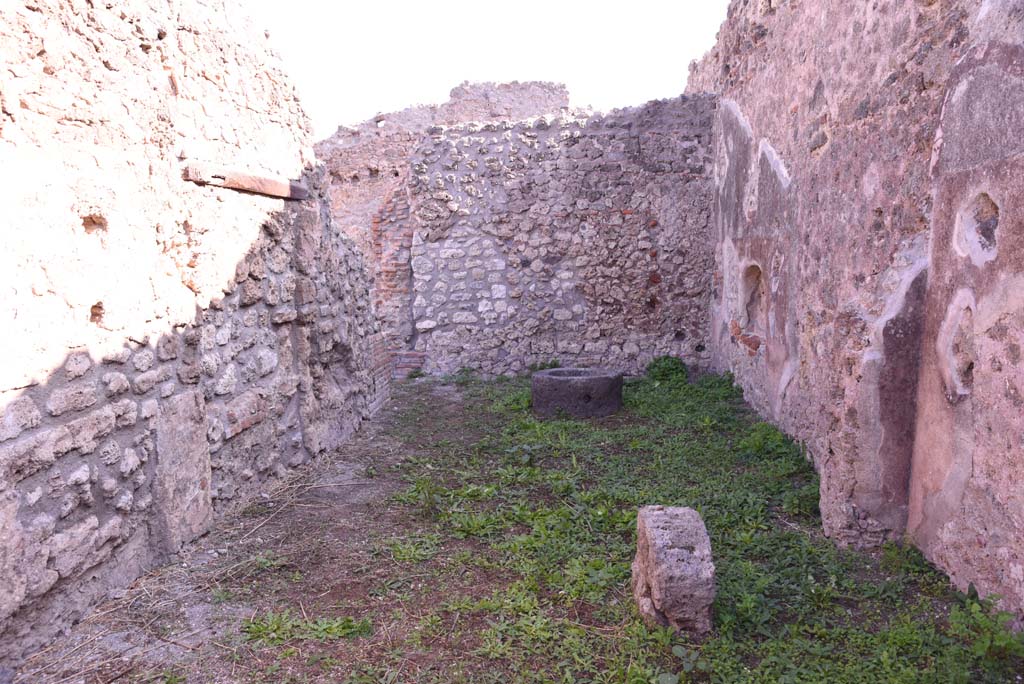 I.4.12 Pompeii. October 2019. Room d, looking east from west end.
Foto Tobias Busen, ERC Grant 681269 D�COR.
