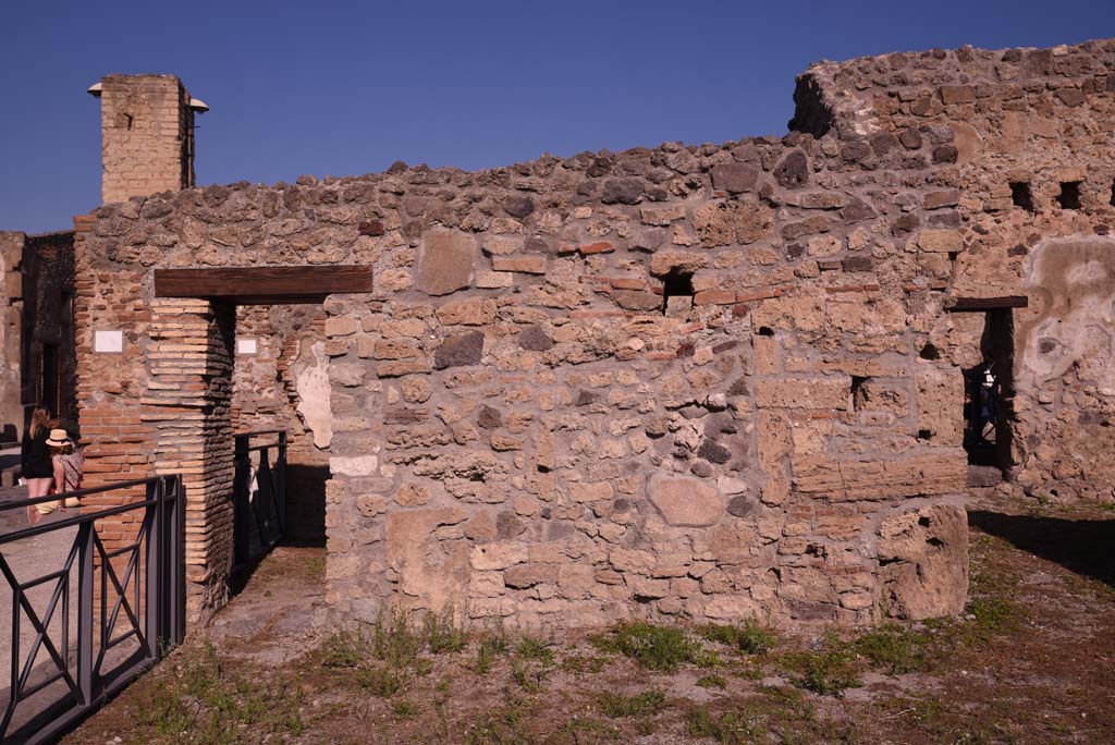 I.4.13 Pompeii. October 2019. Room a, looking north in bakery room, towards doorways on left, into I.4.14 and on right to room b and on to I.4.17.
Foto Tobias Busen, ERC Grant 681269 D�COR.

