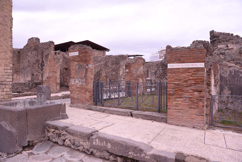I.4.15 Pompeii. October 2019. 
Looking north-east towards entrance doorway on Via Stabiana, with alternative doorway at I.4.16 visible on Via dell�Abbondanza.
Foto Tobias Busen, ERC Grant 681269 D�COR

