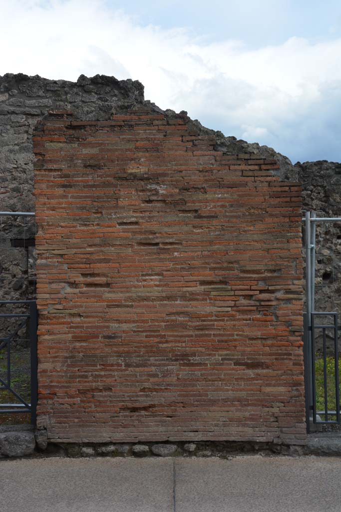 I.4.16 Pompeii. May 2019. 
Looking south to detail of masonry between I.4.17, on left, and I.4.16, on right.
Foto Tobias Busen, ERC Grant 681269 D�COR.

