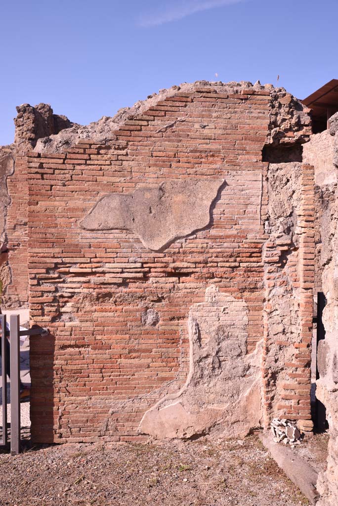 I.4.16 Pompeii. October 2019. Interior of masonry pilaster between I.4.16, on left, and I.4.17, on right.
Foto Tobias Busen, ERC Grant 681269 D�COR.
