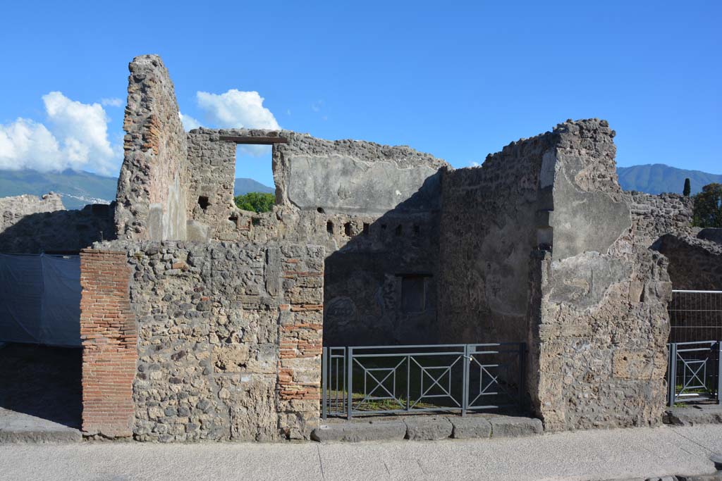 I.4.18 Pompeii. May 2019. Looking south-west towards entrance doorway.
Foto Tobias Busen, ERC Grant 681269 D�COR.

