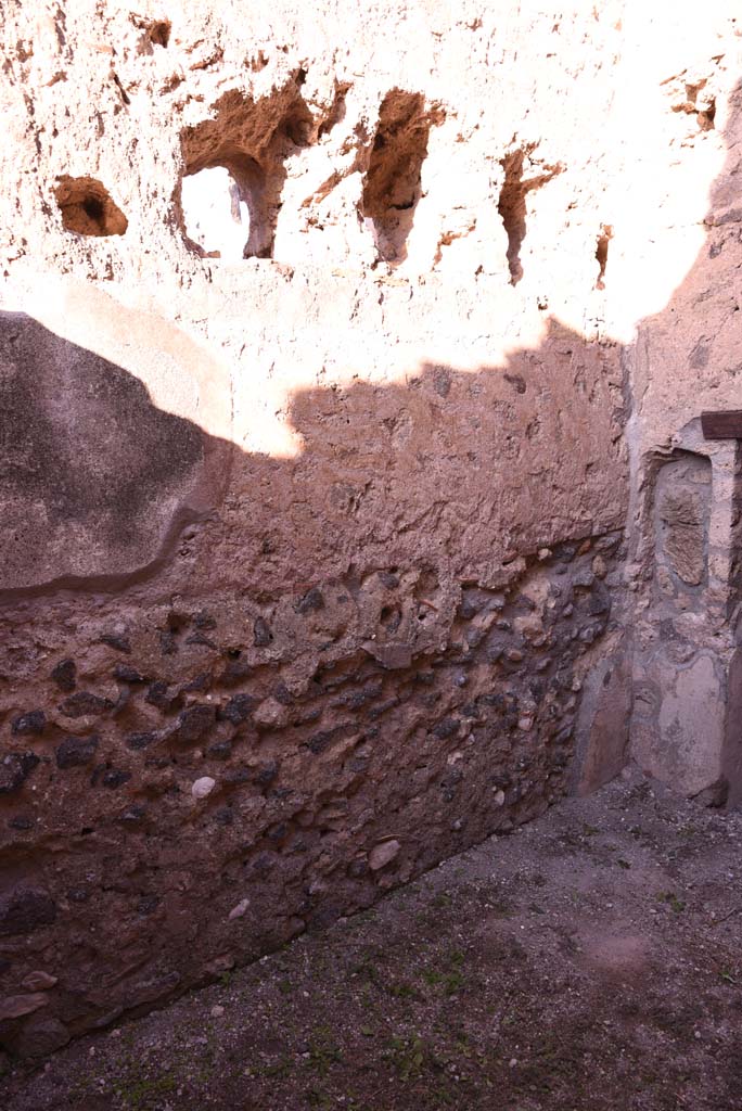 I.4.18 Pompeii. October 2019. 
West wall of rear room, with holes for support beams of an upper floor.
Foto Tobias Busen, ERC Grant 681269 D�COR.

