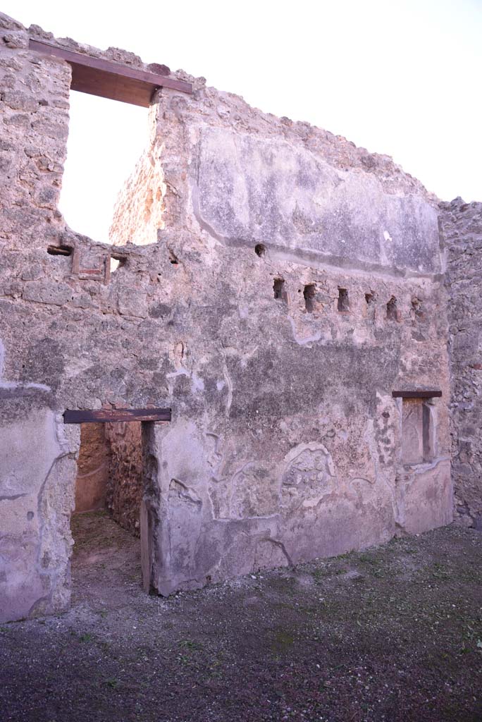 I.4.18 Pompeii. October 2019. Looking west across south wall towards niche. 
Foto Tobias Busen, ERC Grant 681269 D�COR.

