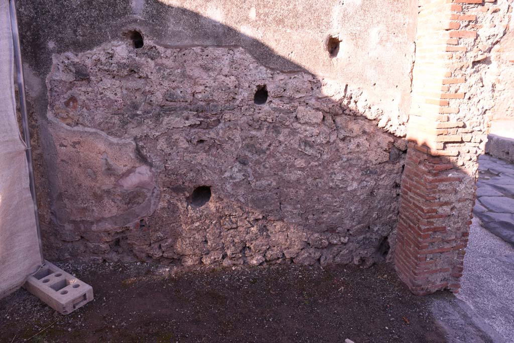 I.4.19 Pompeii. October 2019. Looking towards west wall of shop-room.
Foto Tobias Busen, ERC Grant 681269 D�COR.
