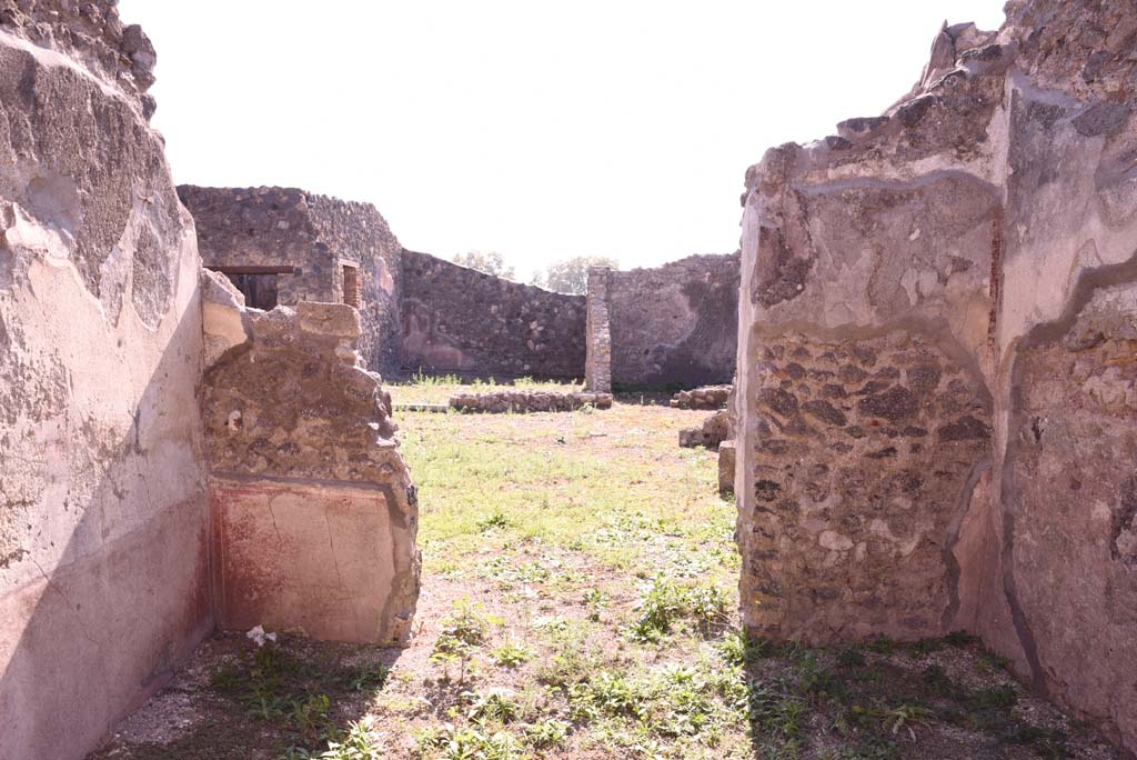 I.4.22 Pompeii. October 2019. Room �c�, looking towards doorway in south wall, and across atrium.
Foto Tobias Busen, ERC Grant 681269 D�COR.
