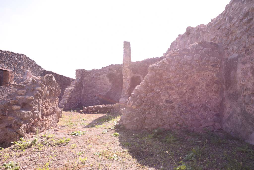 I.4.22 Pompeii. October 2019. South wall of room �d�, looking towards doorway to room �e�. 
Foto Tobias Busen, ERC Grant 681269 D�COR.
