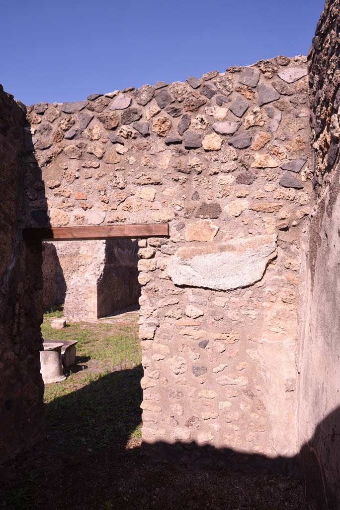 I.4.22 Pompeii. October 2019. North-east corner of room �i�, with doorway to atrium.
Foto Tobias Busen, ERC Grant 681269 D�COR.

